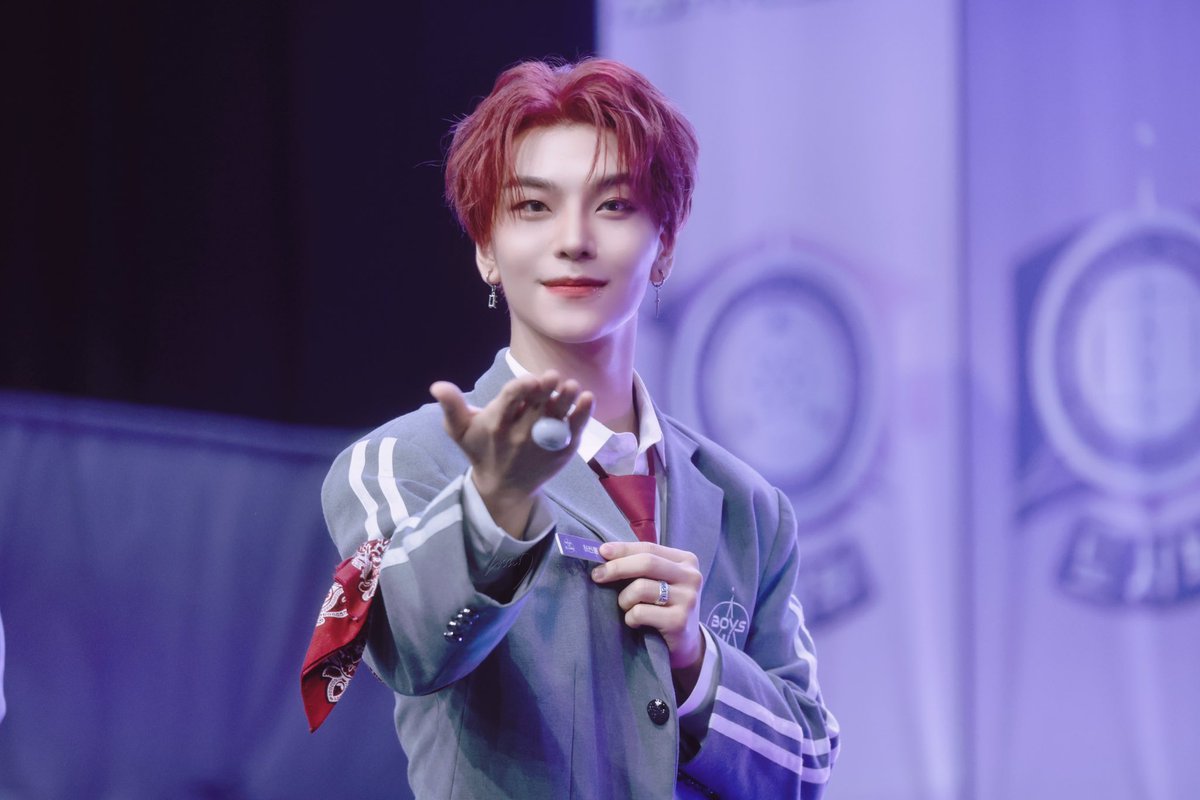 250802
고양이가 숨바꼭질을 하고 있다🐱

#허씬롱 #XINLONG #鑫隆 #씬롱
#BOYS2PLANET #보이즈2플래닛