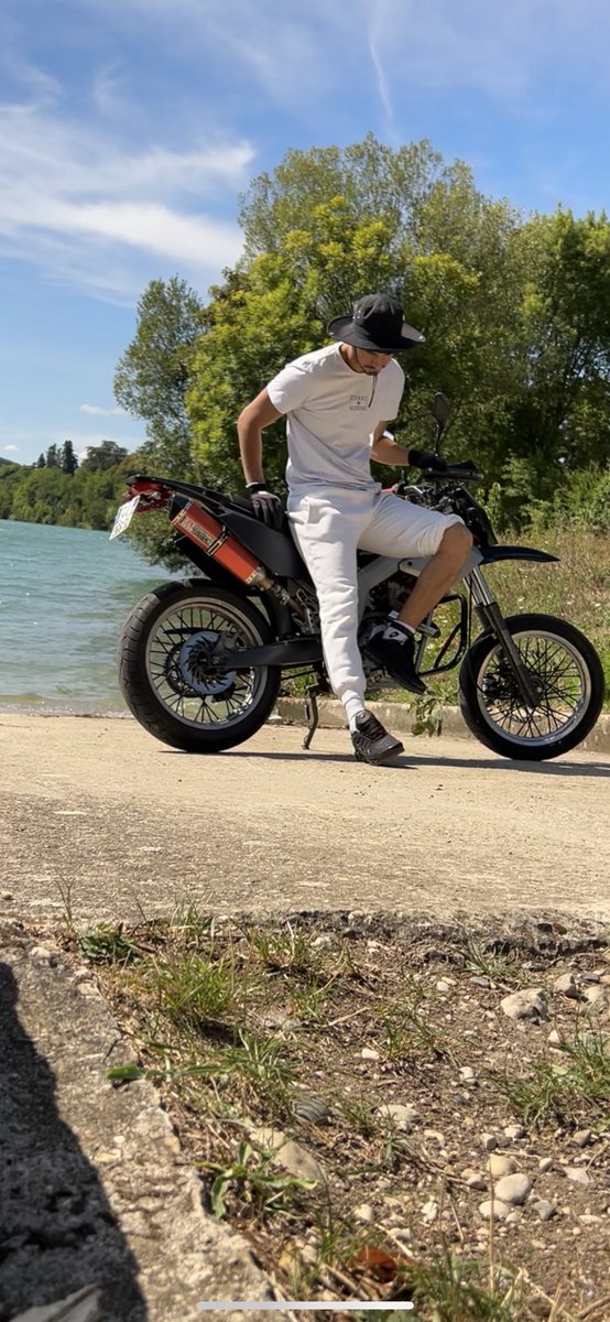 waronx69's tweet photo. Elle tue les photo nan ?😂 #fyp #pourtoi https://t.co/htlF6XYZsw