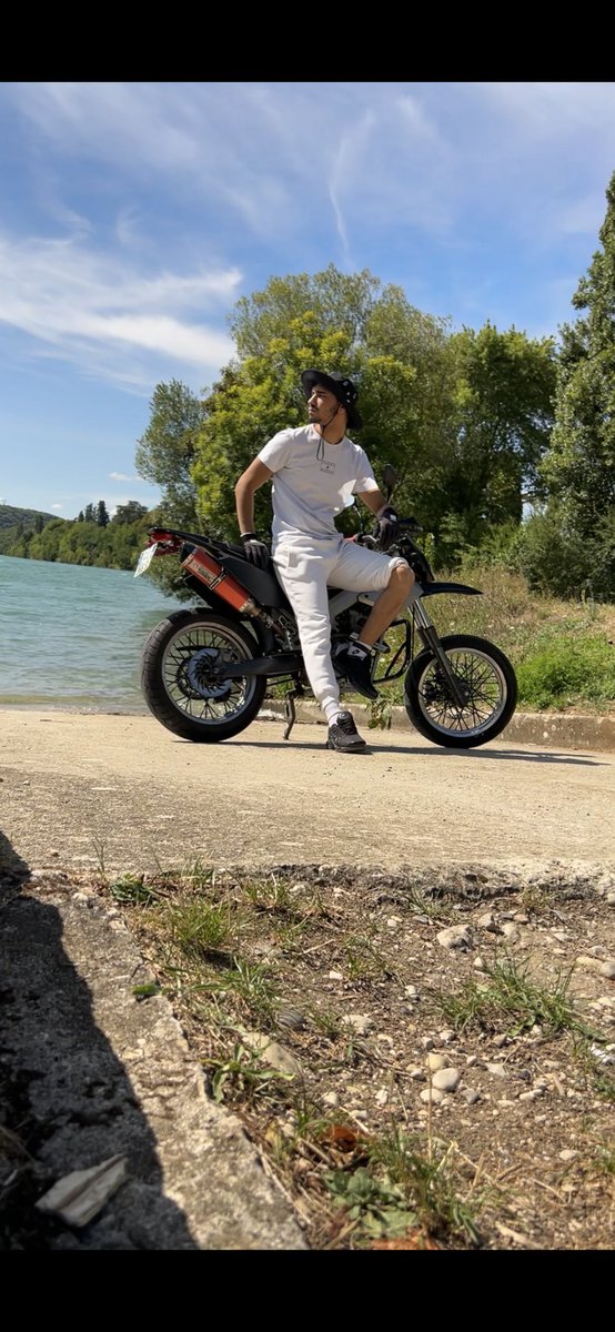 waronx69's tweet photo. Elle tue les photo nan ?😂 #fyp #pourtoi https://t.co/htlF6XYZsw