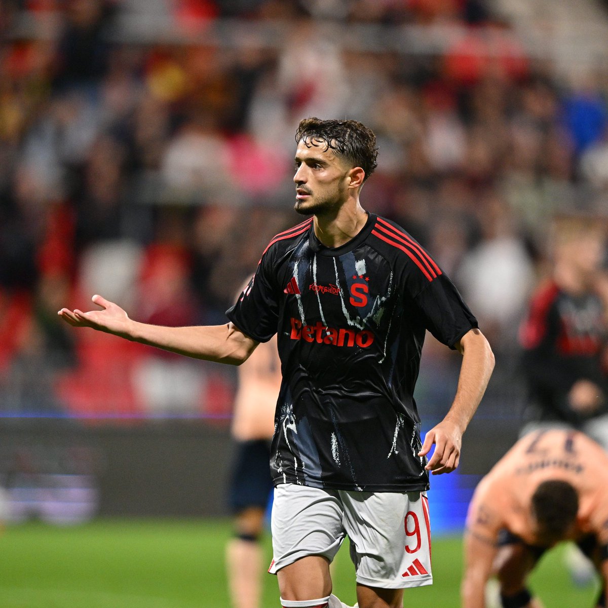 Albion Rrahmani's recent performance demonstrates a strong scoring record:

🆚️ Mladá Boleslav ⚽️
🆚️ Aktobe ⚽️ #UECL 
🆚️ Pardubice ⚽️

Back to his best!