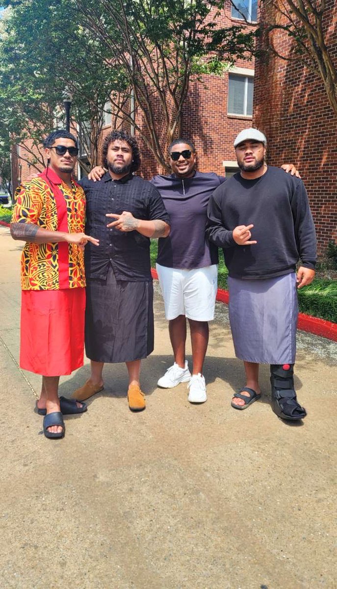 Fall camp church flow. 🤙🏾🙏🏾💯

#Brotherhood #BuiltDifferent #CityBoys #UTMDL #MartinMade