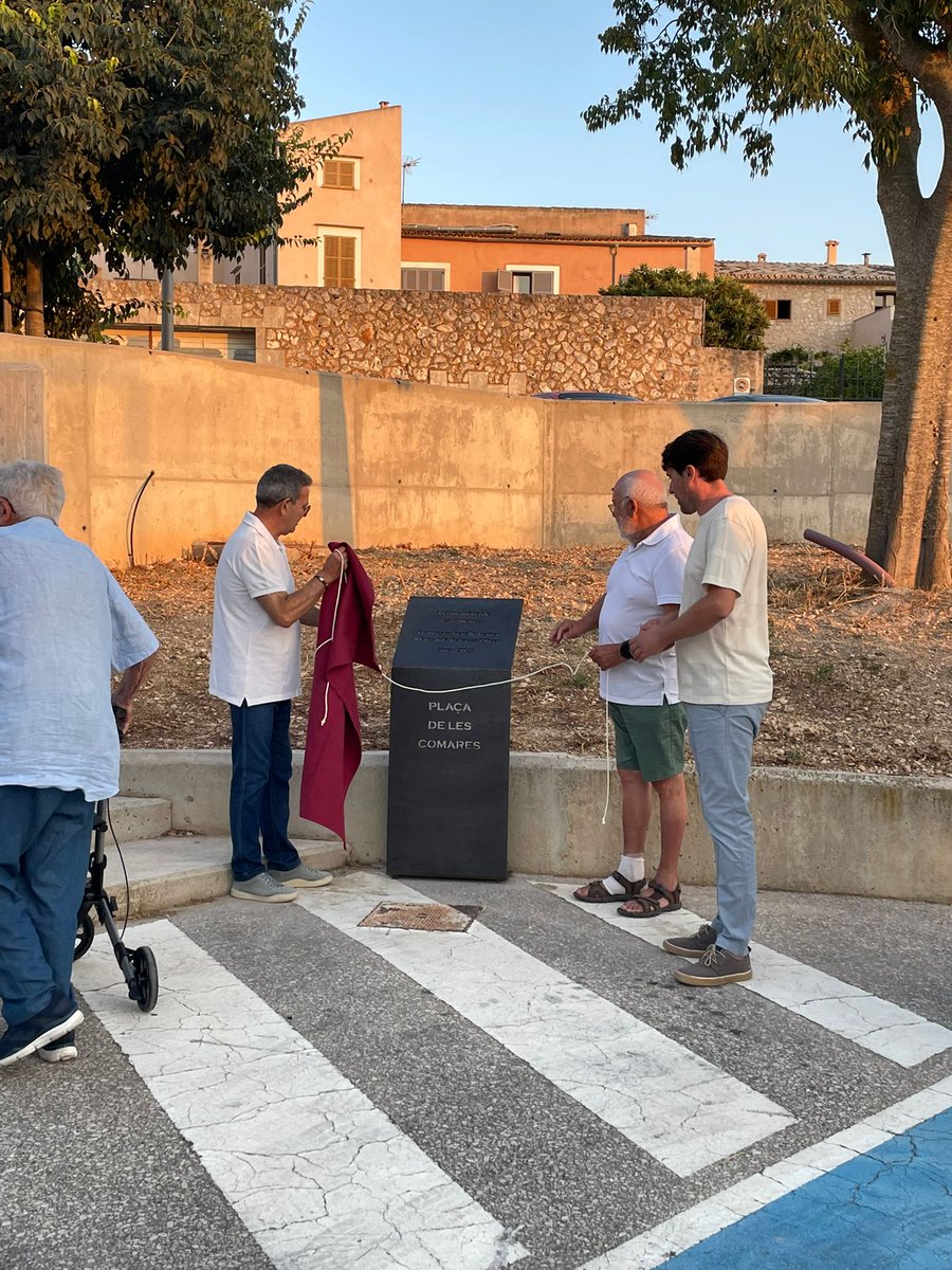 Des d'avui Sineu té espais públics amb noms de dona. Montse Florit, Francisca Alomar, Margalida Alonso, Margalida Rebassa i Francesca Perelló posen nom a tres carrers i una plaça.

Amb l'acte d'avui donam compliment a l'acord unànime del plenari celebrat el passat 8 de març.