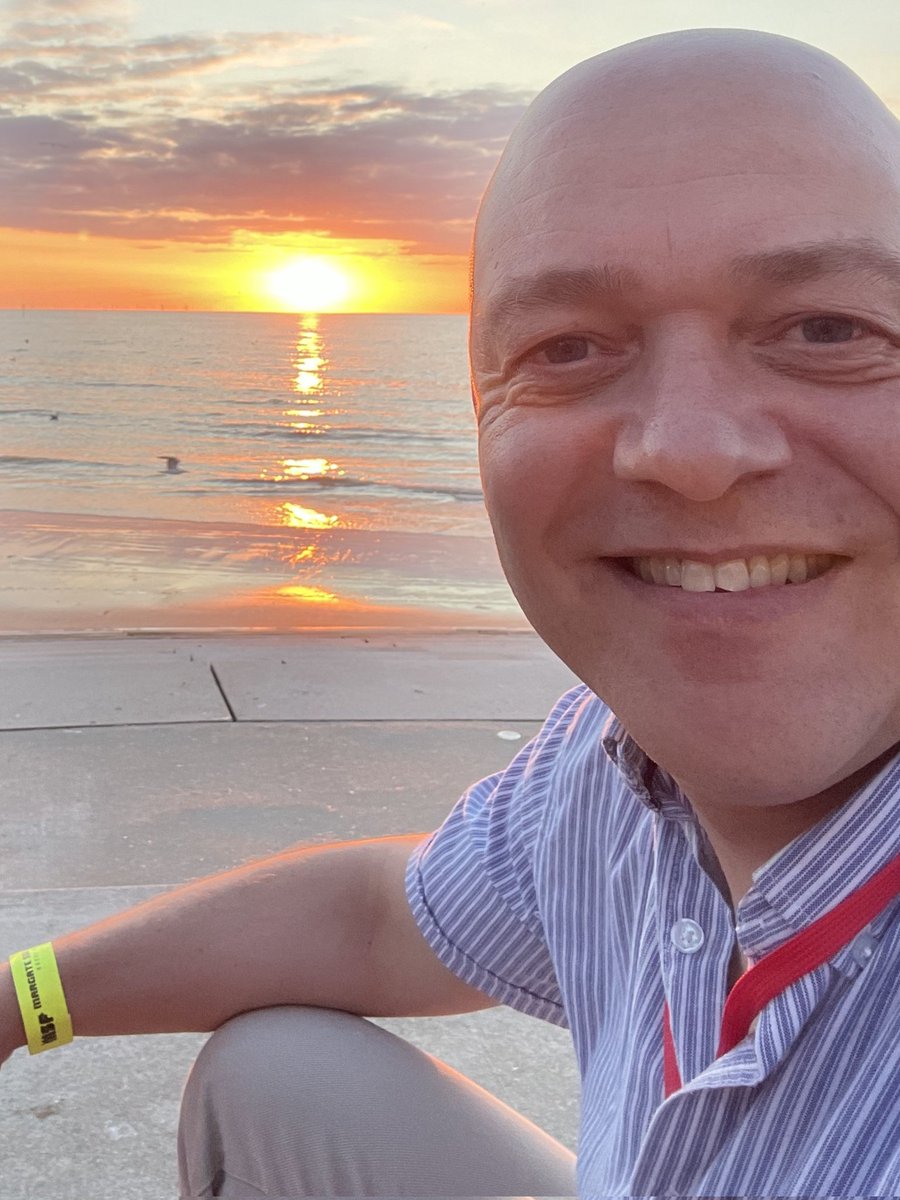 Marcusbythesea's tweet photo. Enjoying last night's sunset on the steps of Margate Seafront https://t.co/jwMtPjsB8v