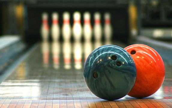 Kids Bowl FREE all Summer!
mamabefrugal.com/2018/06/kids-b…

Sign your kids up for 2 FREE games of Bowling everyday ALL SUMMER LONG.