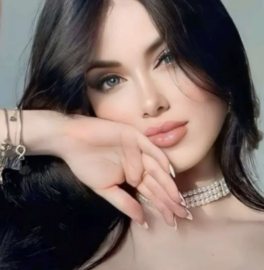 قالت ومن قال إن البُعد يفصلني عنك
ما دمتُ أكتب، وما دمت أنت تقرأ ...
فنحن نلتقي في كل كلمة،
وفي كل حرف يولد من حنيني إليك،
أليس هذا اللقاء...
أصدق من حضورٍ بلا روح
قال  الارواح تلتقي بدون استأذان 
Good evening ❤️