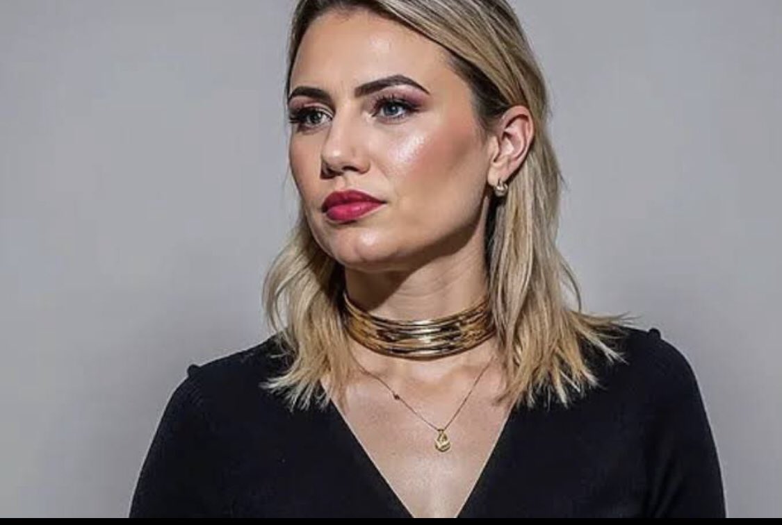 Para TUDOOOO que essa fofoca vem com provas 😱😱

Enquanto o povo de Ribeira (SP) espera por médico e merenda, a vice-prefeita Juliana Maria Teixeira da Costa gastou R$ 41 mil de verba da Saúde com uma mãe de santo. O objetivo? Fazer uma amarração amorosa pra afastar a esposa do