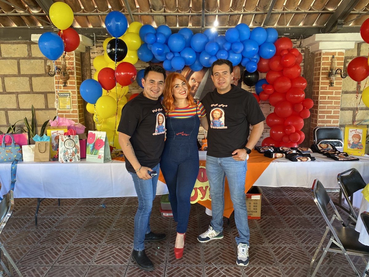 FrankDo49710664's tweet photo. Festejando a la #Chuky en Familia.
#ArteFest #ChuckyFest. https://t.co/bGOlspcFRW