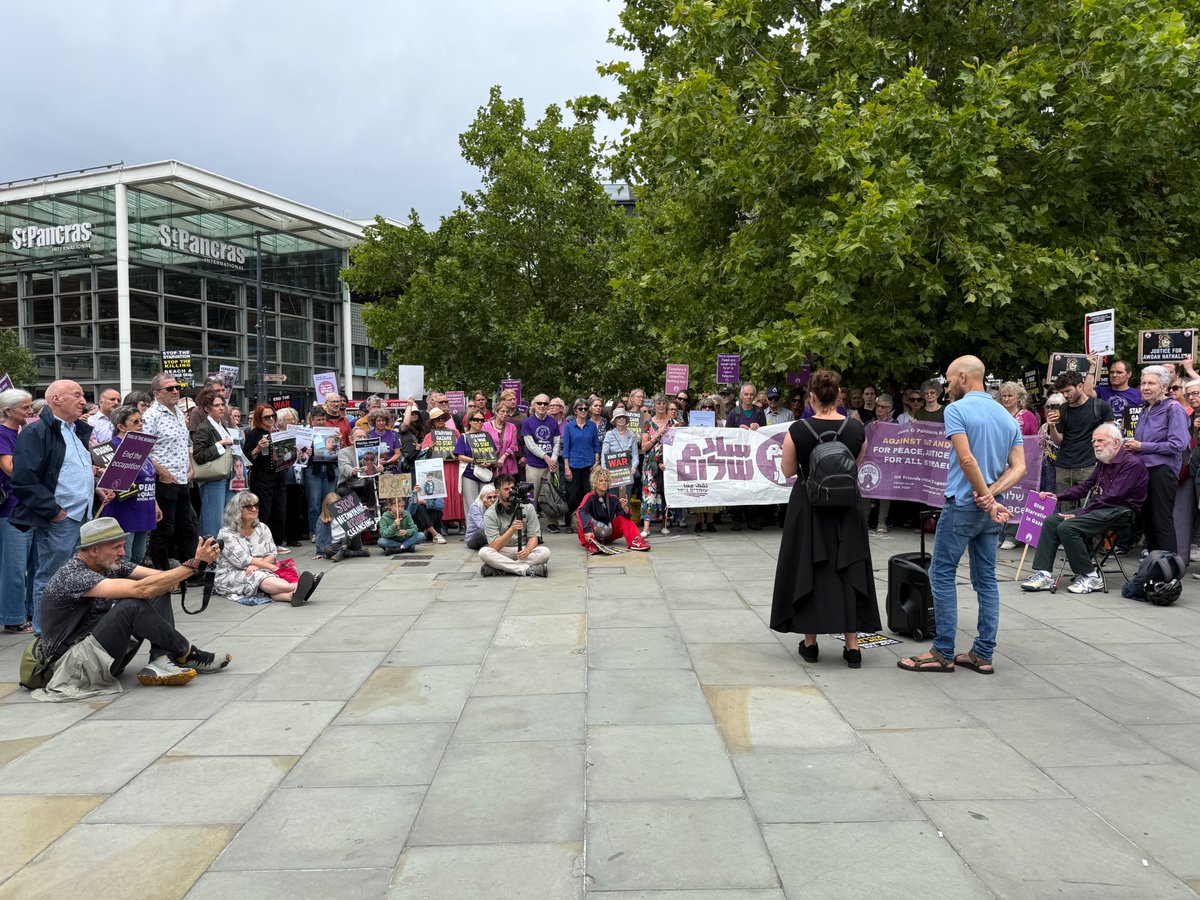 Impressive gathering in London with UK Friends of Standing Together and partners. Powerful speeches by Mira Awad and Magen Inon 🕊️