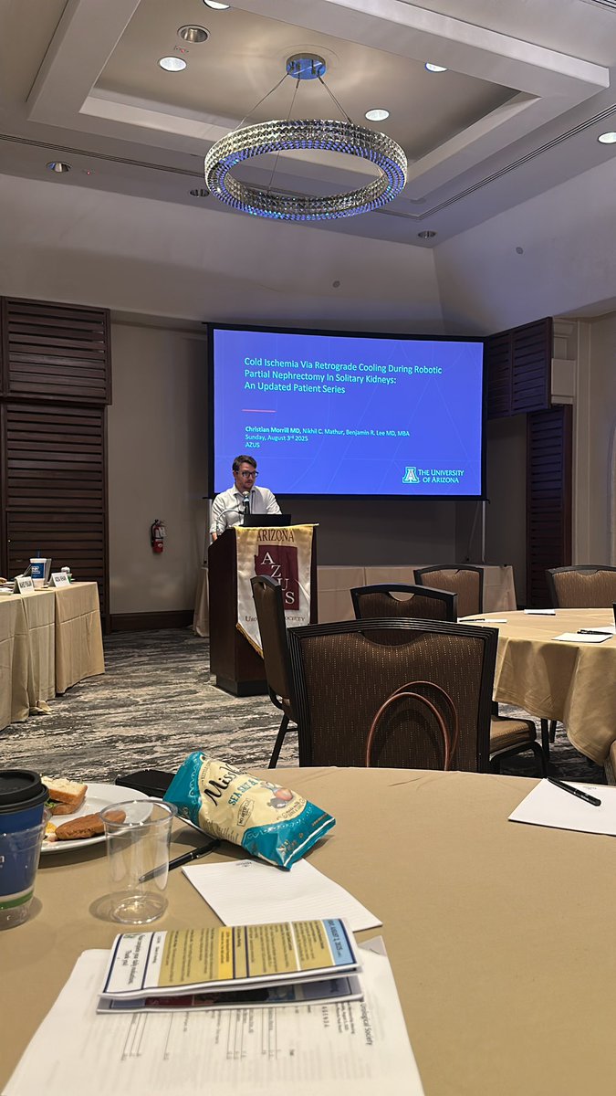 UAUrology's tweet photo. Dr @Chris_Morrill_  closing #AZUS 💪 presenting data on retrograde pelvicalyceal cooling during robotic partial nephrectomy @BenLeeUrology https://t.co/xyt2Q2PZyN
