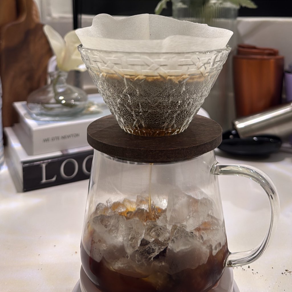 lliwqp7's tweet photo. 🖤☕️🍒✨ https://t.co/ePbO2zDNrk