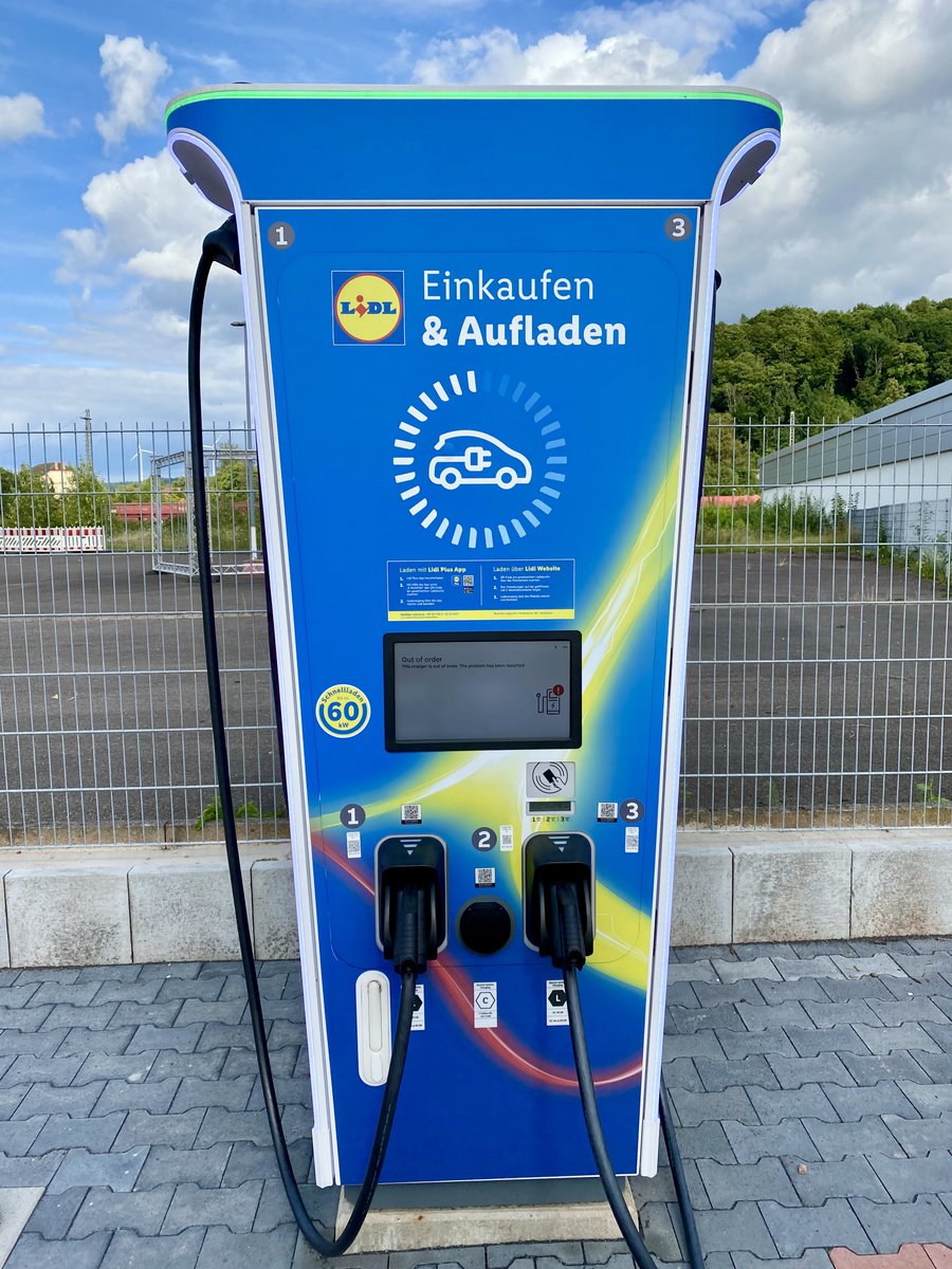 DriveGreen80167's tweet photo. Visited Lidl in Merzig, Germany, and checked their 2x60kW EV chargers (4 guns). All out of order—maybe because it’s Sunday and the shop’s closed, or they’re not yet provisioned? Odd that 6 parking slots are reserved. Rates: DC 0.44€/kWh, AC 0.29€/kWh. #EVCharging #Merzig #alwaysbecharging