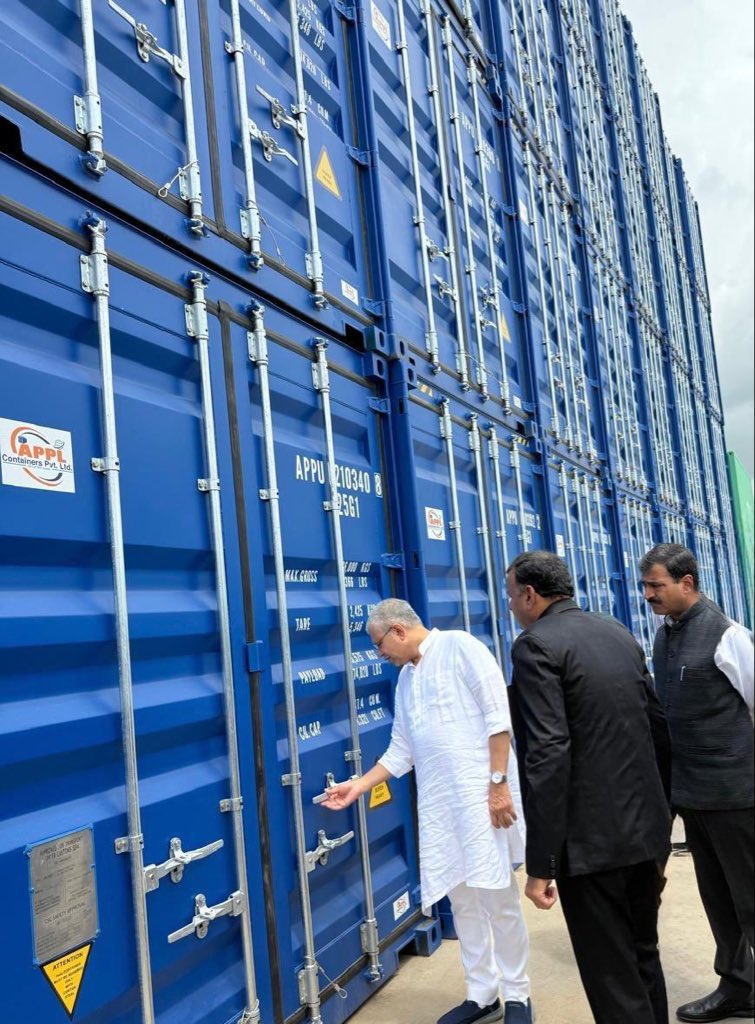 🇮🇳 A proud Make in India moment! APPL Containers Pvt Ltd in Bhavnagar is powering India’s rise as a global shipping container hub, producing 15,000+ containers a year and exporting to 75+ countries. A step toward self-reliance in logistics. 🚢#AatmaNirbharBharat #LogisticsIndia