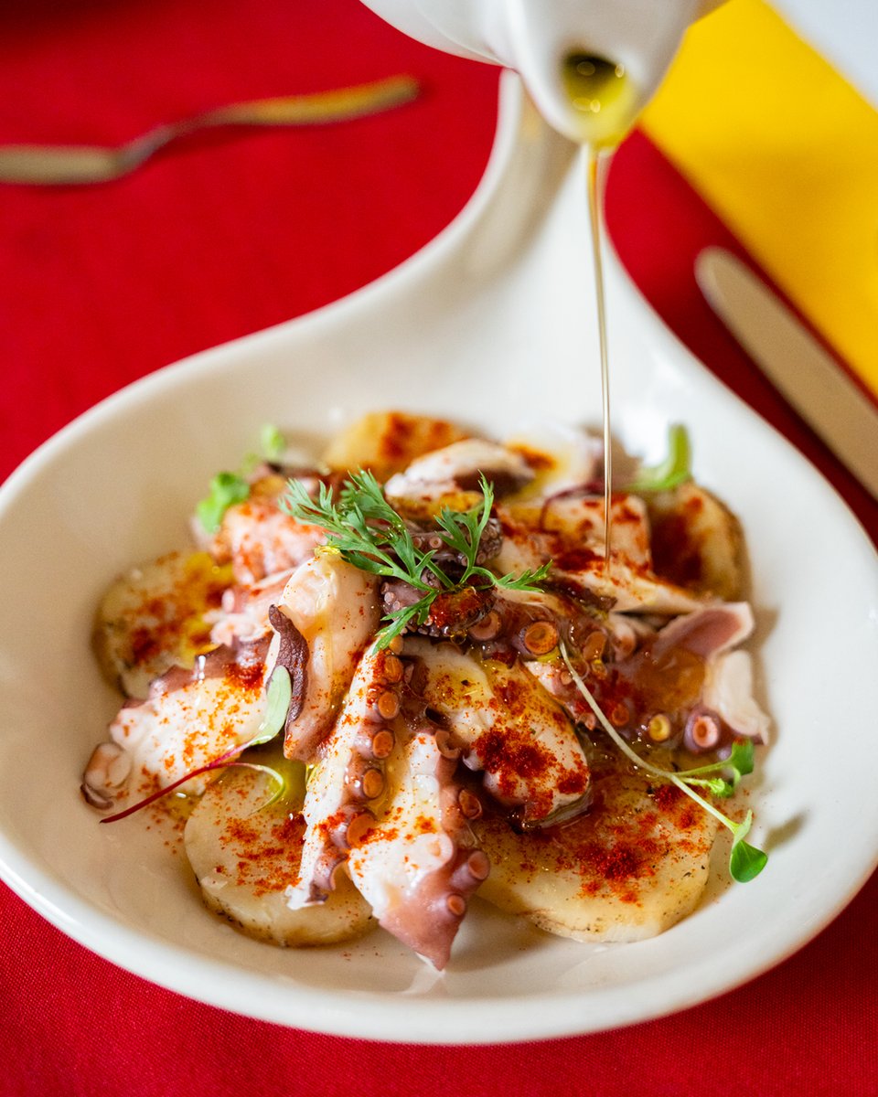 Vive nuestro Festival de España en Hacienda de los Morales y no te pierdas este Pulpo a la Gallega. 
Disponible al 15 de agosto.
Reserva al 55 5283 3055/56 o al WhatsApp 55 3933 3733.