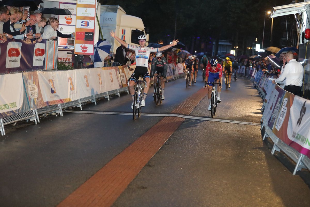 Tim Merlier wint de sprint voor Danny van Poppel en Tibor del Grosso 🏆