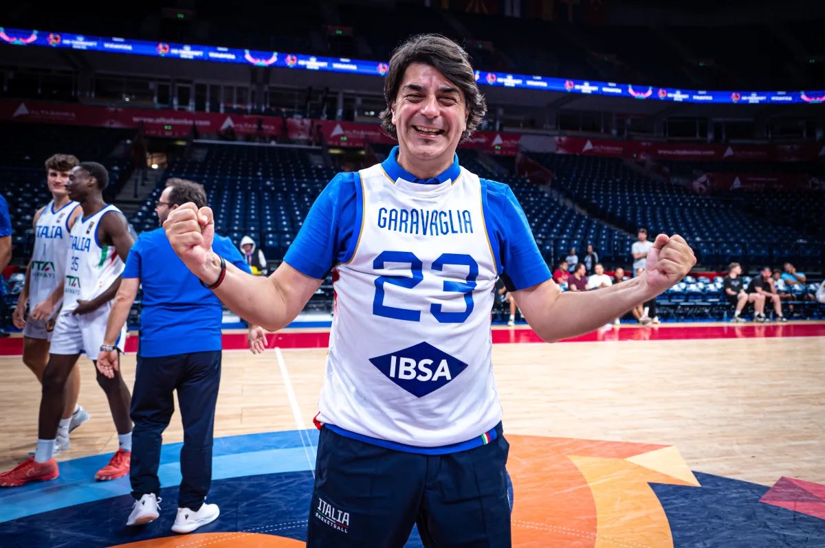 𝗚𝗿𝗮𝗻 𝗖𝗮𝗻𝗮𝗿𝗶𝗮 𝗕𝗮𝘀𝗸𝗲𝘁 𝗡𝗲𝘄𝘀 (@gcbasketnews) on Twitter photo 🥉 Bronce europeo 🇪🇺 para <a href="/FedeCiccodicola/">Federico Ciccodicola</a>
🇮🇹 Italia se ha subido al tercer puesto del podio en el #U18EuroBasket con el delegado del filial de <a href="/BaseCBGC/">Base CBGC</a> en el cuerpo técnico como Team Manager
👏🏻 Enhorabuena, Cicco‼️
📸 <a href="/FIBA/">FIBA Basketball</a> 🥉 Bronce europeo 🇪🇺 para <a href="/FedeCiccodicola/">Federico Ciccodicola</a>
🇮🇹 Italia se ha subido al tercer puesto del podio en el #U18EuroBasket con el delegado del filial de <a href="/BaseCBGC/">Base CBGC</a> en el cuerpo técnico como Team Manager
👏🏻 Enhorabuena, Cicco‼️
📸 <a href="/FIBA/">FIBA Basketball</a>