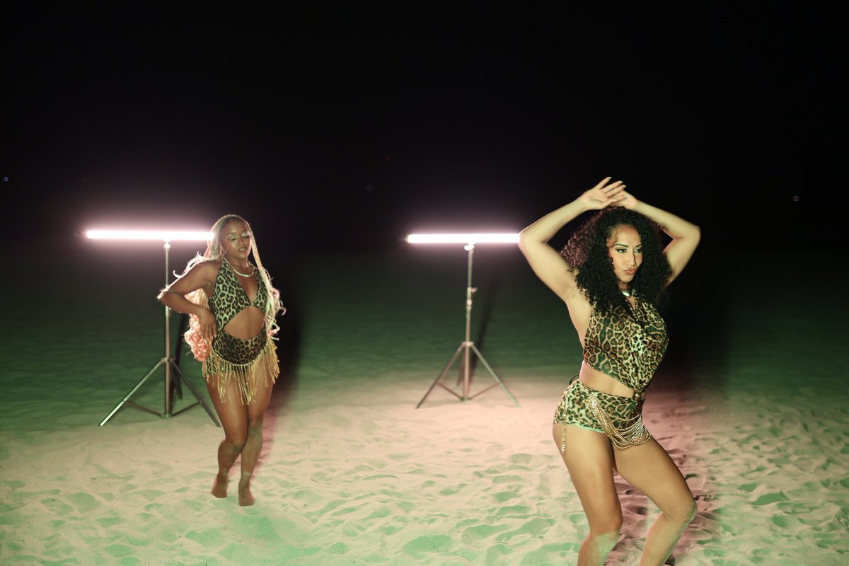 BRINGING YOU THAT BADDIE ENERGY 🔥🔥

This video shoot was so damn fun and this scene has to be one of my favorites. Sexy &amp; Fierce! 

Watch the RIGHT WAY music video out now! 

#ThisIsLeila #RightWay #BTS #LeilaGrey #Baddies