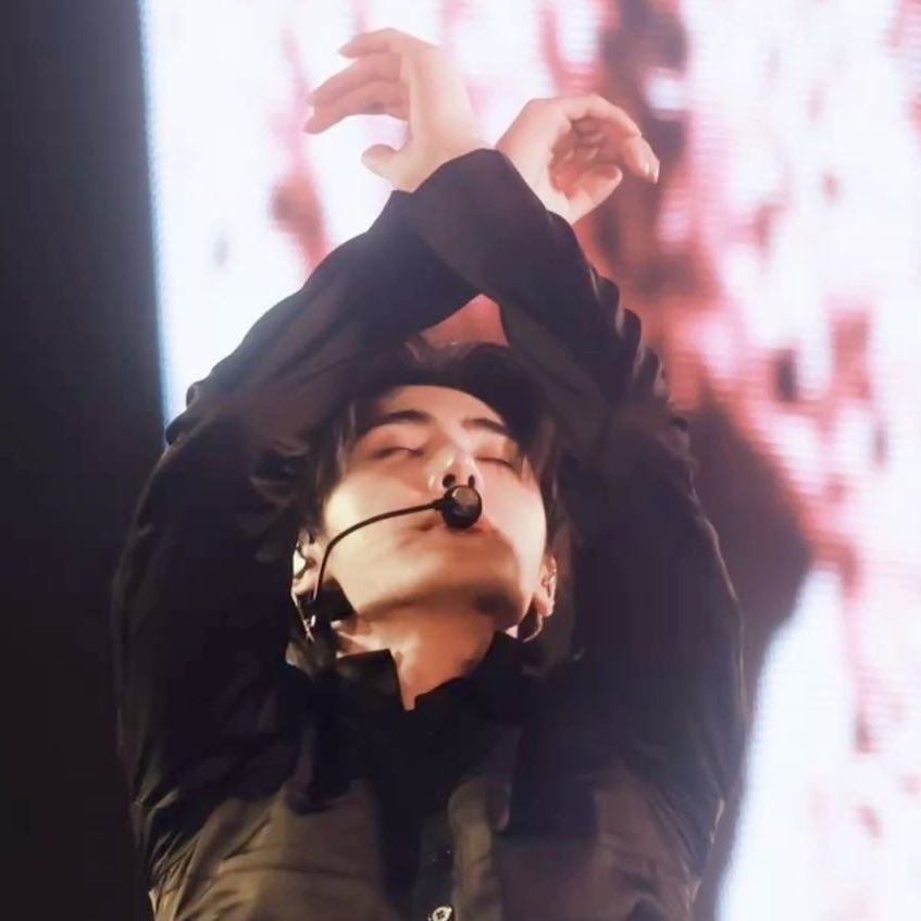 enhvick's tweet image. — appreciation thread of Park Sunghoon’s incredible details ✧˖°