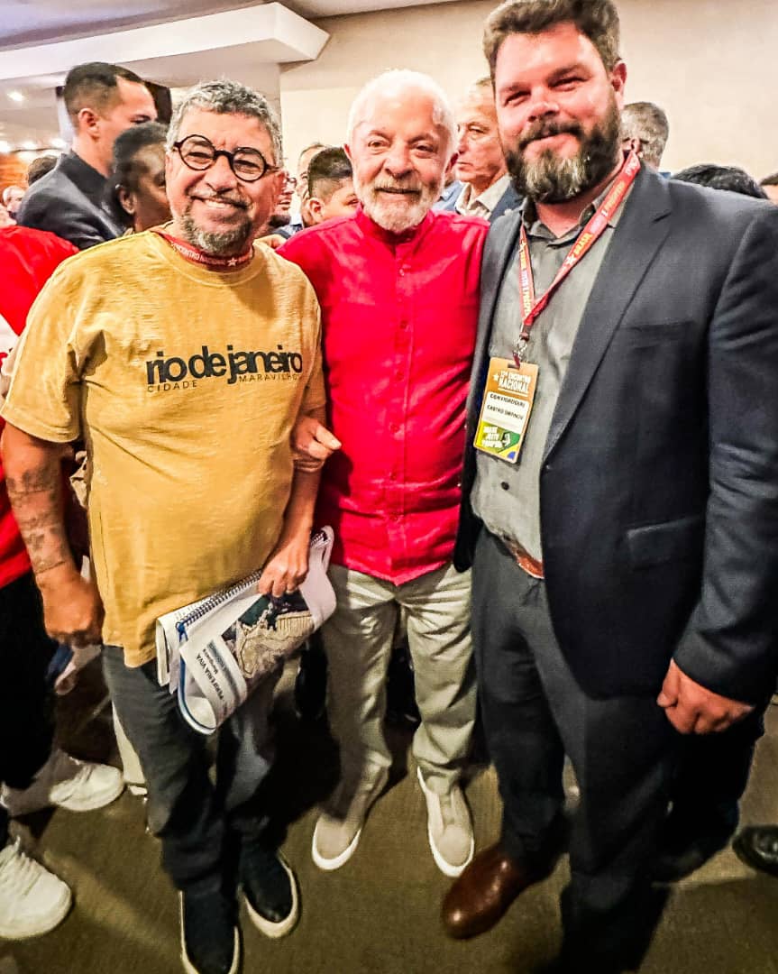 FACSmirnov's tweet photo. Al final del XVII Congreso del @ptbrasil llegó, cargado de historia y afecto, el abrazo simbólico con el Presidente @LulaOficial🇧🇷✊️. 

Feliz de representar a #Cuba🇨🇺 y a quienes llevamos en nuestra sangre y nuestras ideas las eternas banderas de lucha de #FidelPorSiempre⭐️. https://t.co/tLzeWjeDSy