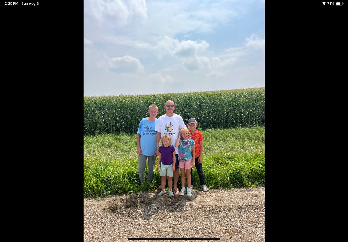 1st stop was in Sioux co Iowa. Wind pressure in the area E of our stops. “That took the record out of the county”. Yield samples were 20 bu less than 2023. Going to be a struggle to get the county above an average of a 210 yield. June and July had just shy of 20in of rain.#OATT