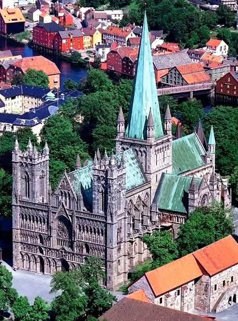 Nidarosdomen Cathedral Trondheim, #Norway Gothic masterpiece
1070-1300
 and has been a pilgrim destination for almost 1000 years.
Tomb of St. Olav.(995-1030).

"Saint Olav turned her eyes toward Christ on the cross—see, Kristin: God’s love.
-Sigrid Undset, Kristin Lavransdatter.