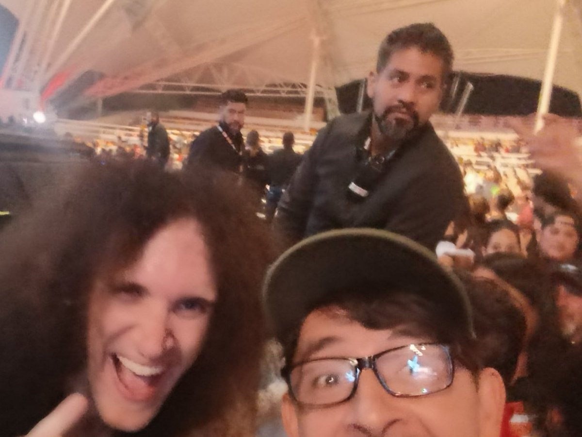 Otro concierto con poca gente, a lo mucho la mitad,  en la <a href="/feriafcovilla/">Feria Nacional Francisco Villa Durango</a> con la banda "Leyendas del Rock".

La feria de <a href="/EVillegasV/">Esteban Villegas V.</a> y Lauro a un dia de terminarse sigue en picada

#Durango