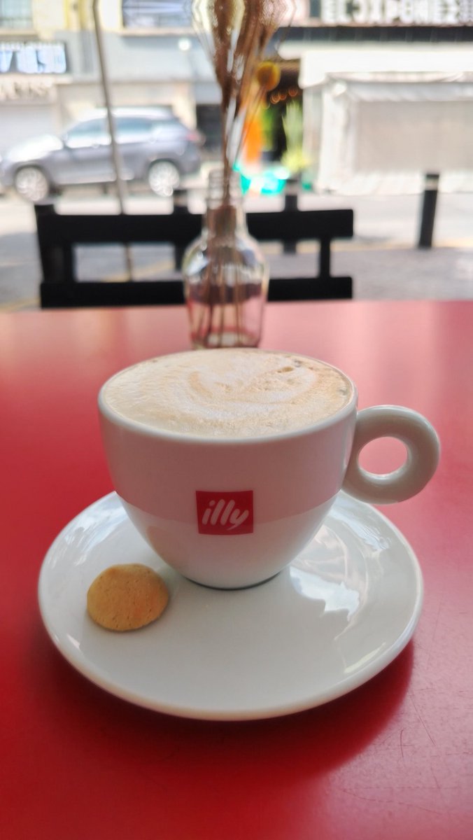 Café, mediodía y mucho correr