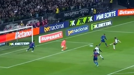 NJanfren's tweet image. Angel Romero quando é titular:

Perdeu 1 gol contra o bragantino.

Perdeu 1 gol contra o são paulo.

Agora perde um gol, contra o Fortaleza com o Corinthians atrás no placar.

Parabéns pra quem ainda aplaude e defende uma merda dessa. Esse cara tem que SUMIR do Corinthians!