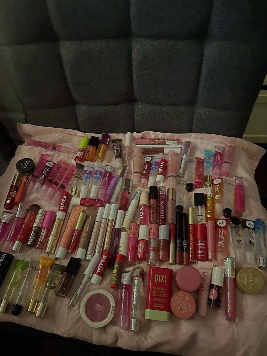 I'm just a girl 💕