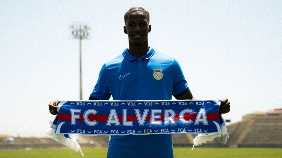 vascofmsilva's tweet photo. FC Alverca - A saída do treinador e dos jogadores Carter, Brenner e Ageu é um duro golpe. Tem a palavra Custódio (Braga B) com um plantel muito jovem e uma autêntica revolução em transferências - destaque para Chiquinho, sim o do Wolves. https://t.co/geD6IdVPFW