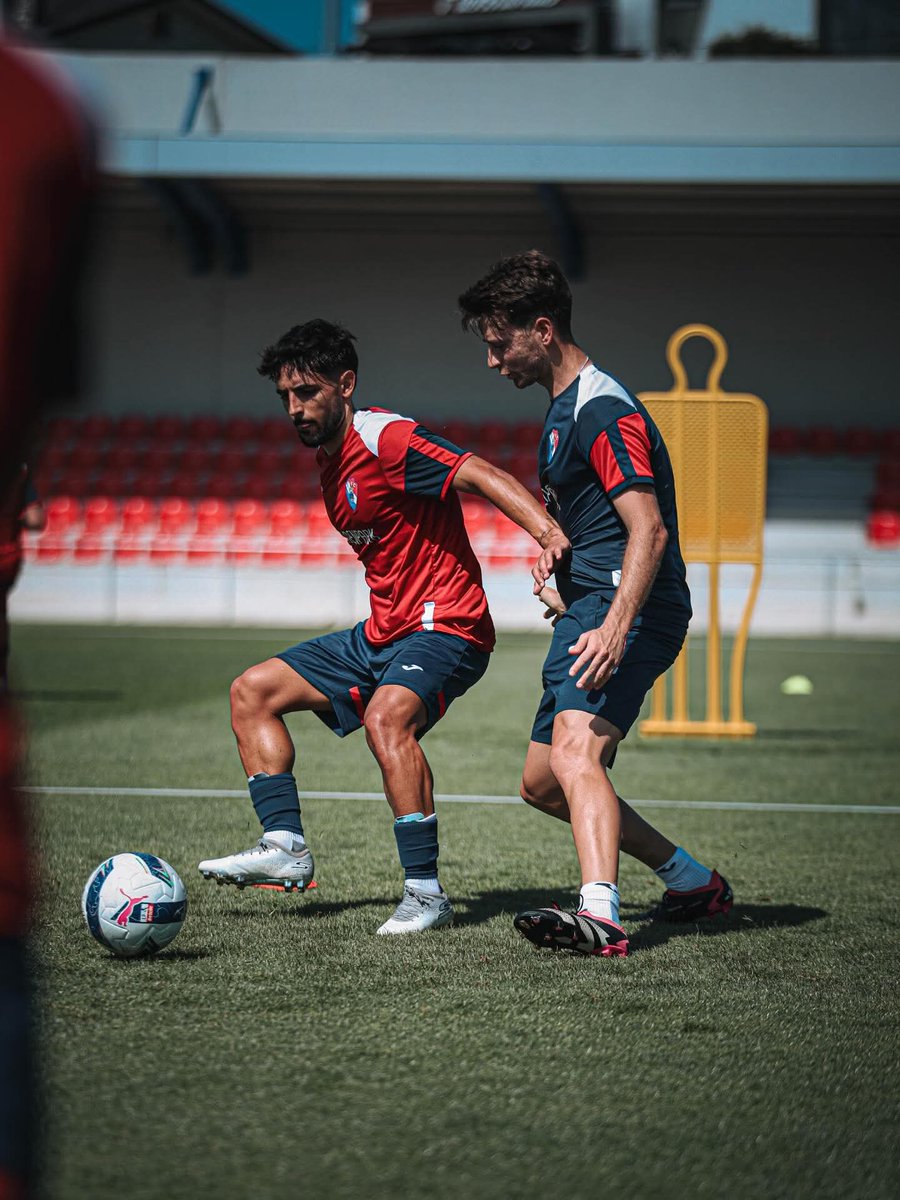 vascofmsilva's tweet photo. Gil Vicente - César Peixoto entra com o objetivo de fazer bem melhor que na época passada. É certo que para este ano perde Félix Correia e Fujimoto, mas entra Luís Esteves, e Bamba mantém-se. Konan parece uma opção acertada para a lateral, mas faltam desequilibradores na frente. https://t.co/oiOrKoLe1j