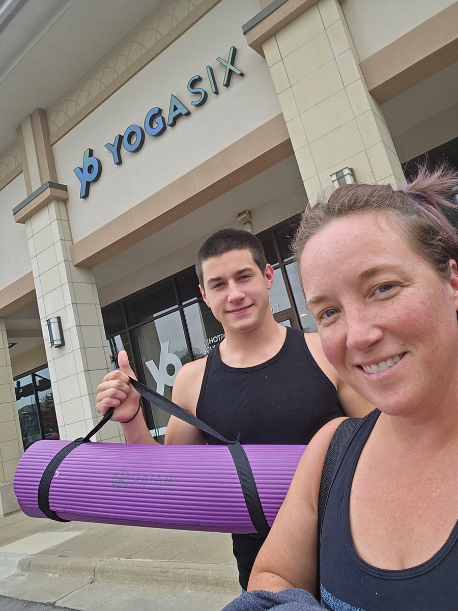 CarterRaney1's tweet image. Just hit my first yoga class this morning with my mom 🧘‍♂️🔥 Felt way better than I thought it would. Definitely gonna use this for post-game recovery from now on. 💪 #RecoveryMode #YogaGameStrong