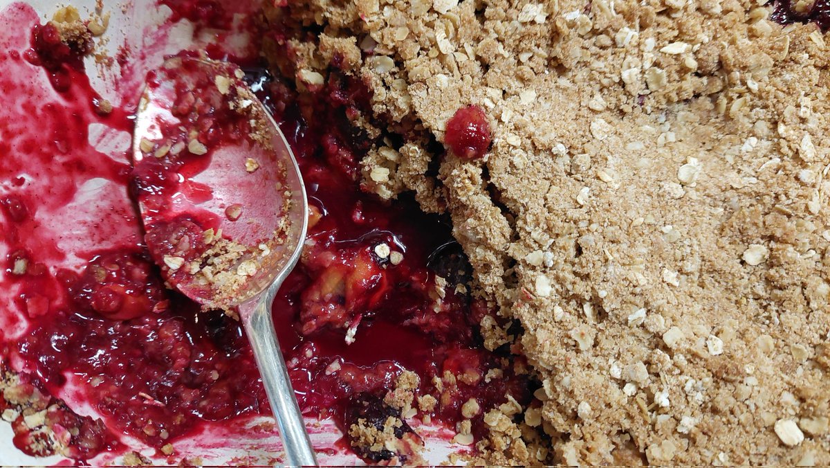 Damsonplums's tweet image. First #damson #crumble of the season ... served with double cream and a cut-into-three Magnum!
