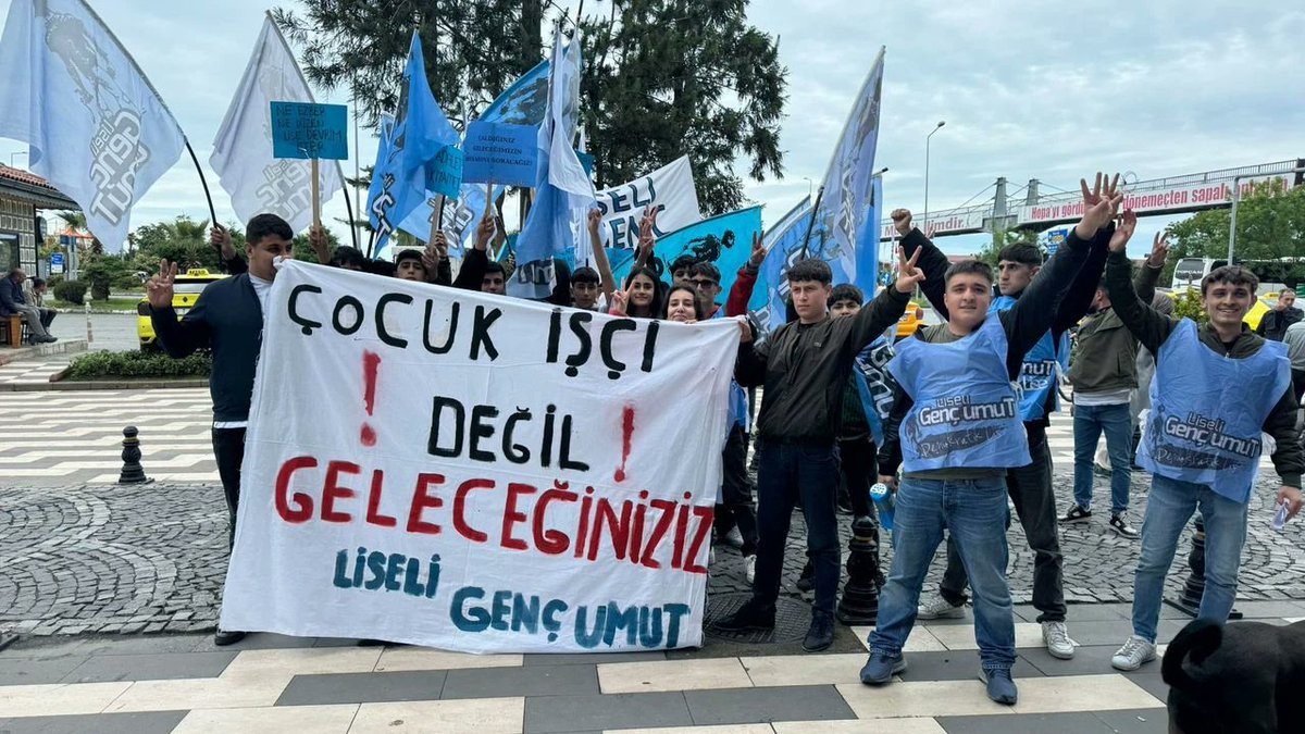 Ak Parti'ye geçtiniz, Bizi unuttunuz sayın <a href="/zorlu77/">Prof.Dr.Kürşad ZORLU</a> oysaki staj ve çırak mağdurlarına bir umut olmuştunuz.
#StajÇıraklıkSigortamızNedenSayılmıyor