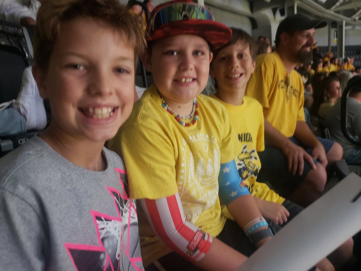060_jenn's tweet photo. Cheering on the Aftershocks! #TBTWichita. #TBT https://t.co/qODhOBe1Rh