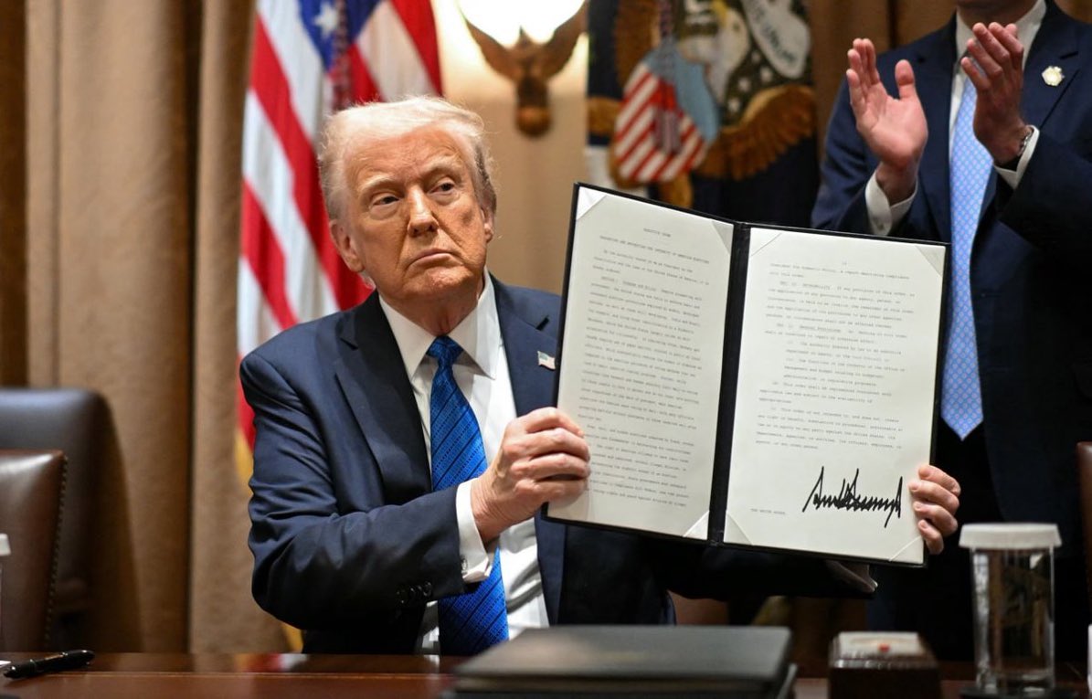 🚨突发：唐纳德·川普总统签署了一项关于选举公正的行政命令，要求选民注册必须出示政府签发的美国公民身份证明。

如果你支持这项措施，给我一个👍！

我点一万个赞👍♥️👍