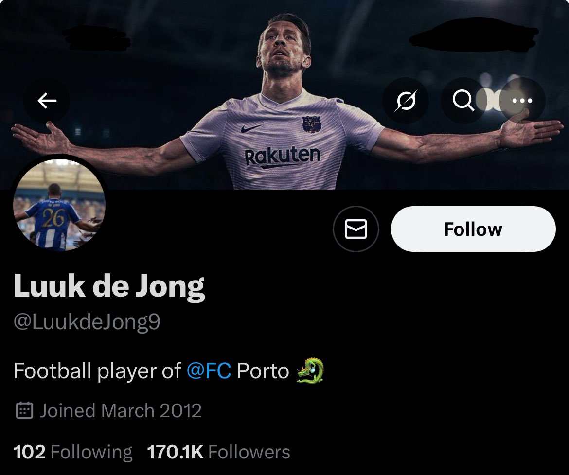 CampNouLive's tweet photo. 💙❤️ Luuk de Jong didn’t take long to update his profile photo — it’s now from his Porto presentation.

But he still hasn’t changed his header… it remains a photo of his celebration with Barcelona, despite all the years that have passed. 🔵🔴 https://t.co/BKNHAgPOXN