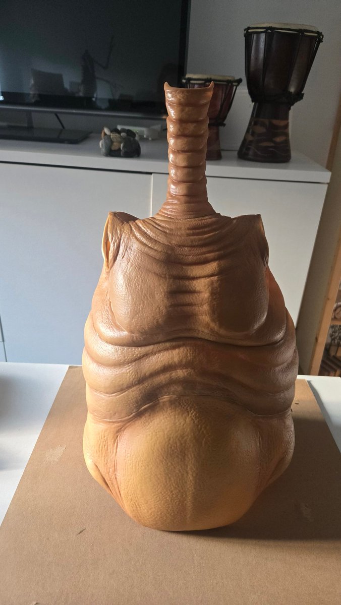 Victor_E_T's tweet photo. Bueno, acabo de pegar todo el cuerpo como pone en los fascรญculos del envio 19. Hay que tener paciencia porque el pecho y el cuello estรกn muy blandos. ยกCreo que ha quedado bastante bien! Ahora tengo que cerrar la cabeza, voy a ello! #planetadeagostini #fanhome #altaya https://t.co/KSwunDhScU