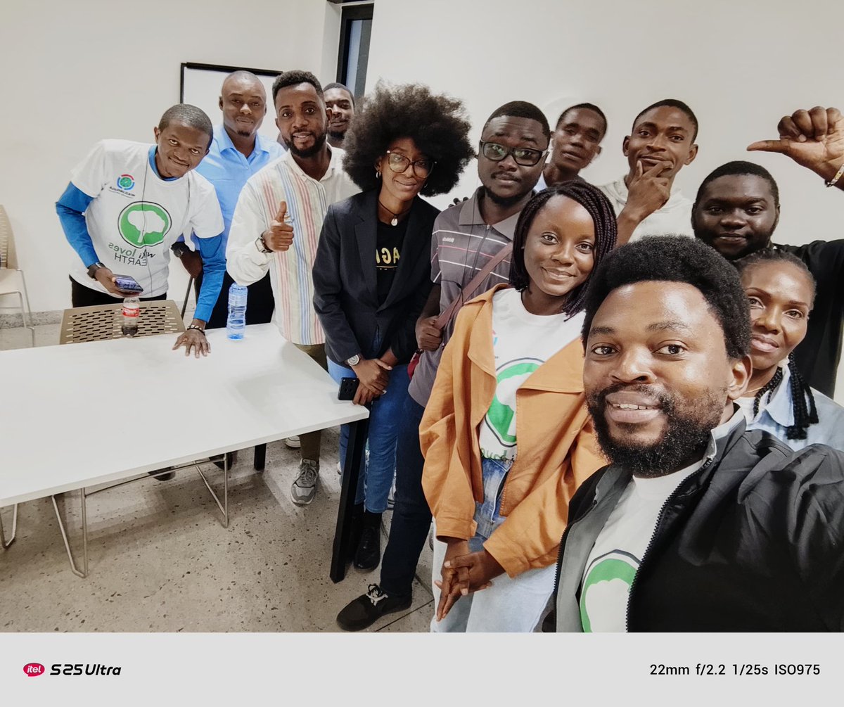 WikiLinguila's tweet photo. Mbóte,
Retour en images sur notre deuxième et dernier atelier du concours #WikiLovesEarth 2025 à Kinshasa 🌍🇨🇩
Merci à tous ceux qui ont répondu présent à cet atelier 💚
#WLE2025 #WikiLovesEarthRDC #Wikimediafoundation #Kinshasa #biodiversité #naturephotography #naturelovers https://t.co/HlfBzDfTwn
