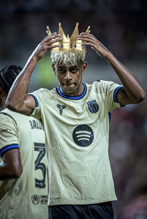 Lamine Yamal plays football again today! 👑