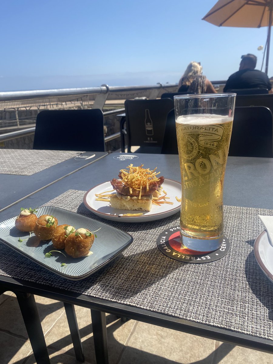 Tapas and a beer in Puerto Rico marina 👌