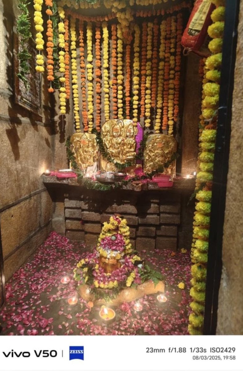 gssjaisalmer's tweet image. #हर_हर_महादेव 
जैसलमेर के सिपला गांव में प्राचीन #मुहार_महादेव मंदिर 🚩
@DmJaisalmer 
@mla_chhotusingh 

📍#SIPALA 
@Thepolicepost9