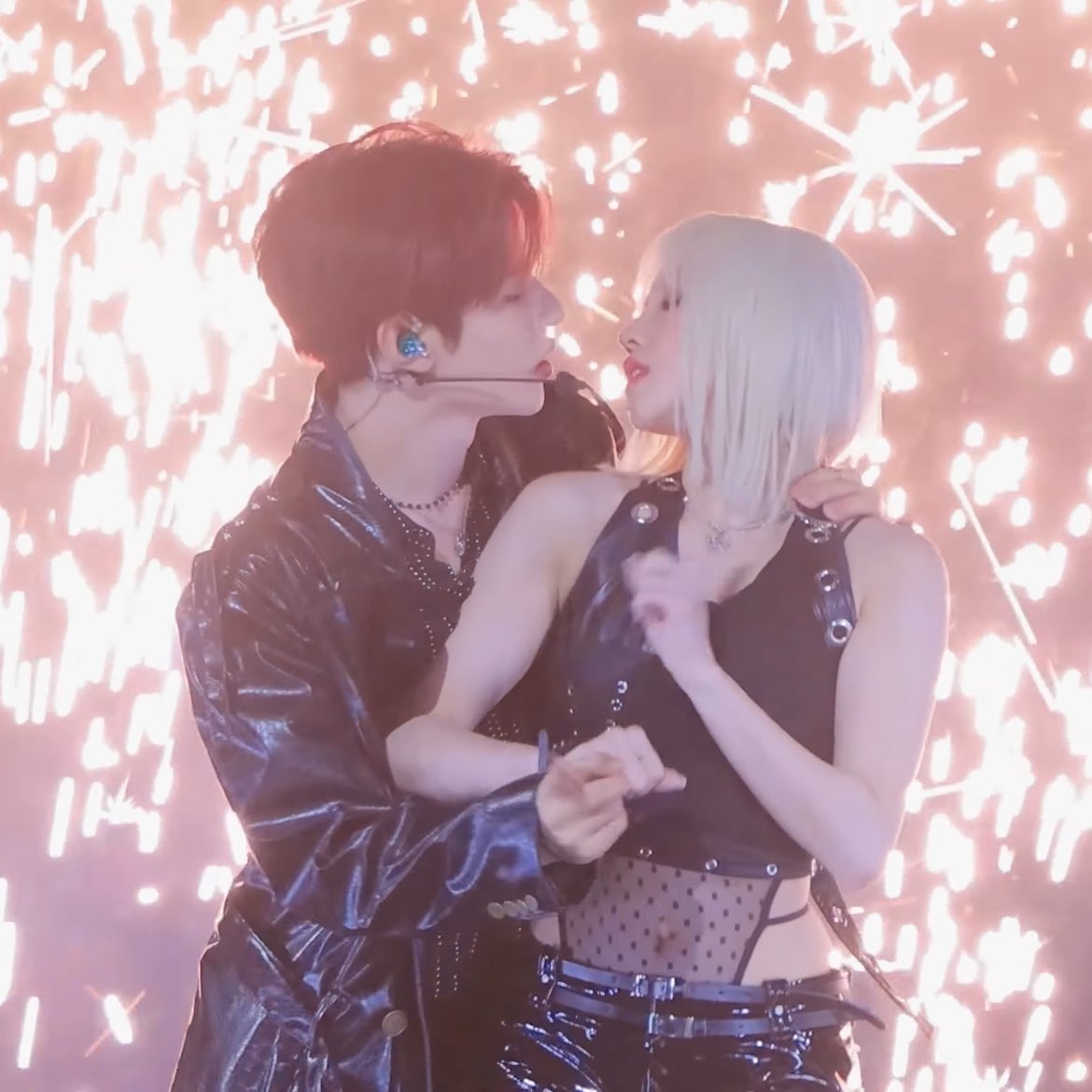 pochaccohao's tweet photo. this day is going to the history books wether you like it or not, the day where two chinese idols brought kpop back with a single perfect performance and the whole community screamed THANK YOU CHINA in unison https://t.co/yCiKW417JO