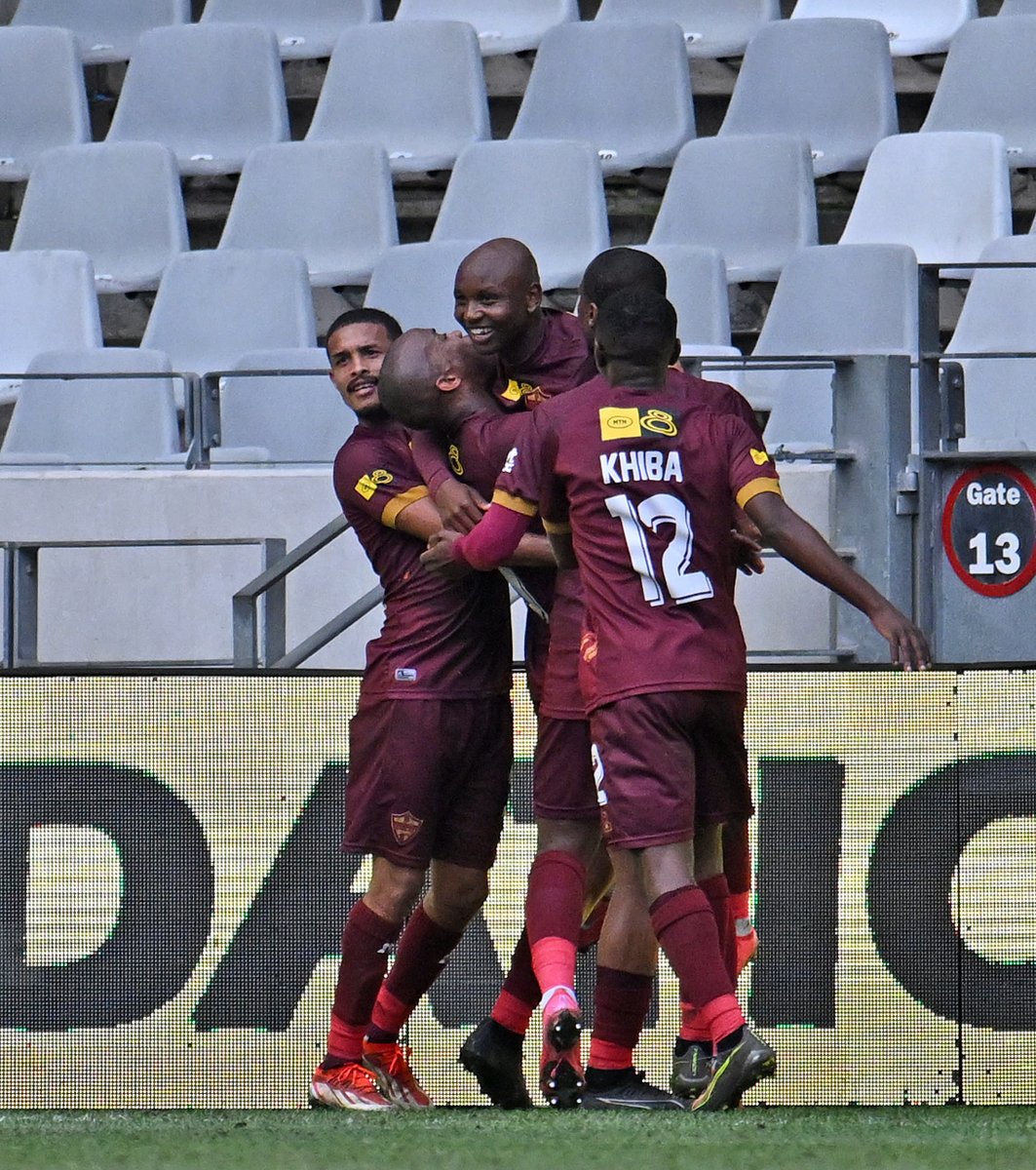 𝗙𝗨𝗟𝗟-𝗧𝗜𝗠𝗘 – Sanele Barns' brace and a late strike from Langelihle Phili send us through to the #MTN8 semi-finals 💪

Stellenbosch FC 3️⃣–2️⃣ AmaZulu FC

#HeartoftheCape #MoreThanFootball #StellenboschFC 🍇