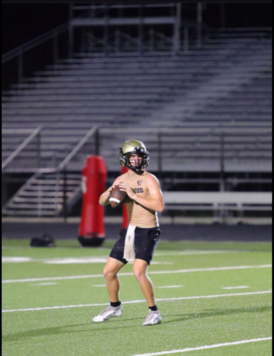 Under the lights practice from Monday night, Can’t wait for Friday night  lights in 2 weeks!! <a href="/Lakewoodhsfb/">Lakewood Spartans Football</a> <a href="/TheQBHouse/">The Quarterback House 🎯</a> <a href="/PrepRedzoneFL/">Prep Redzone Florida</a> <a href="/PinellasHSMedia/">Pinellas Highschool Media Group</a>