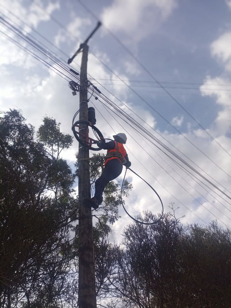 UTDqueen's tweet photo. Female Electrical Engineer Specialized in power option and telecoms and electronics  🥰🥰 
Mlete hizo gigs I do consultation
 too 🍻 https://t.co/GS1rUcNpCM