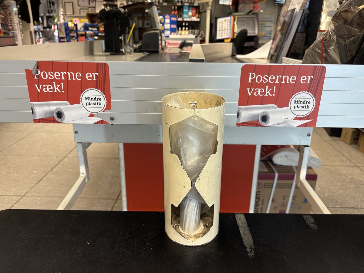 Poserne er væk.
