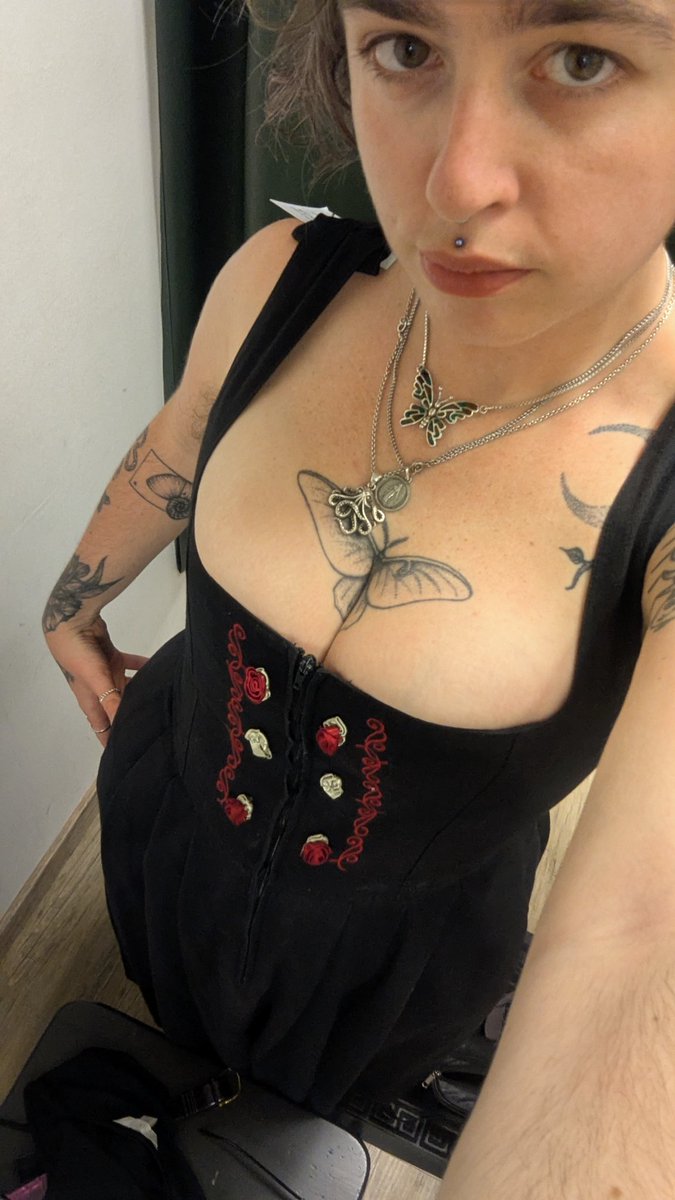onyks666's tweet photo. Bought a Bavarian style dress in Vienna yesterday and I LOVE her !!! 

Send to reimburse little piggies 🧚🏻‍♀️ https://t.co/OBio2RlR2e