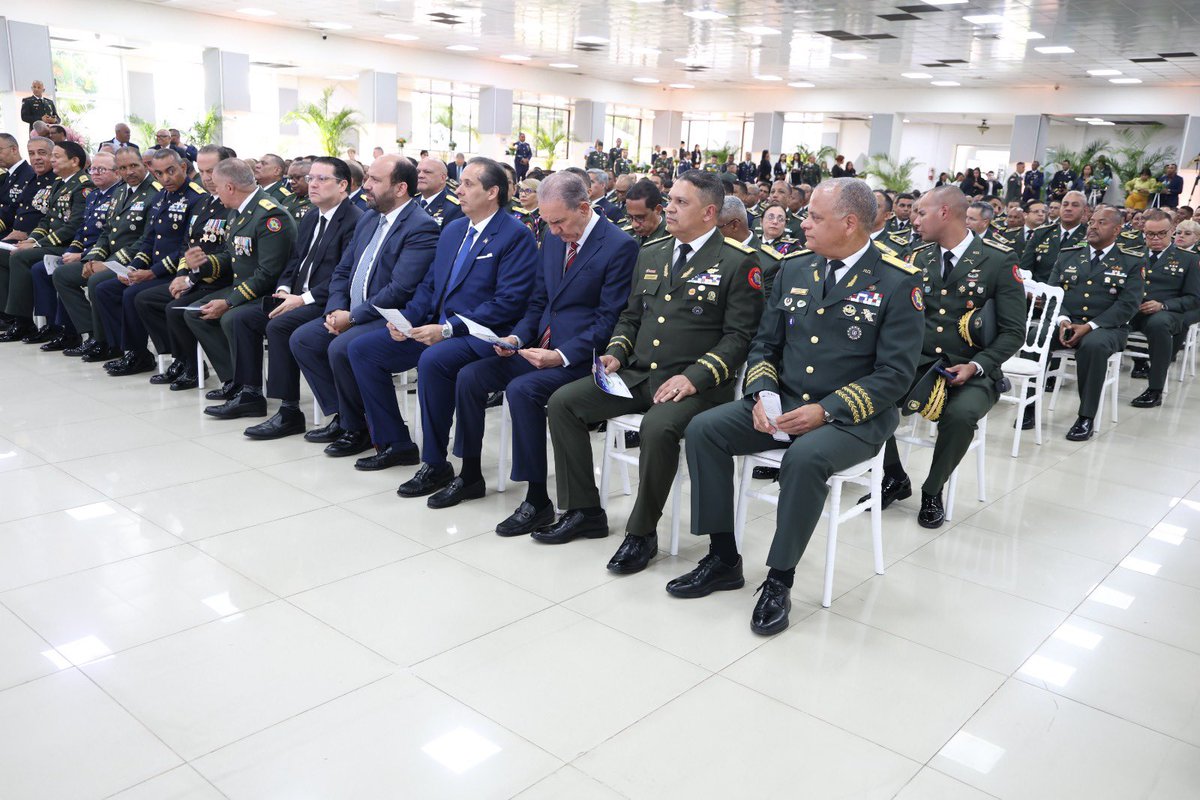 UNADE_RD's tweet image. XI Simposio Internacional UNADE 2025

Durante dos jornadas de reflexión estratégica, líderes civiles y militares, expertos nacionales e internacionales, compartieron visiones y propuestas sobre seguridad nacional, comercio y desarrollo sostenible.