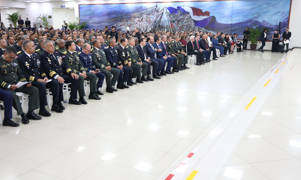 UNADE_RD's tweet image. XI Simposio Internacional UNADE 2025

Durante dos jornadas de reflexión estratégica, líderes civiles y militares, expertos nacionales e internacionales, compartieron visiones y propuestas sobre seguridad nacional, comercio y desarrollo sostenible.