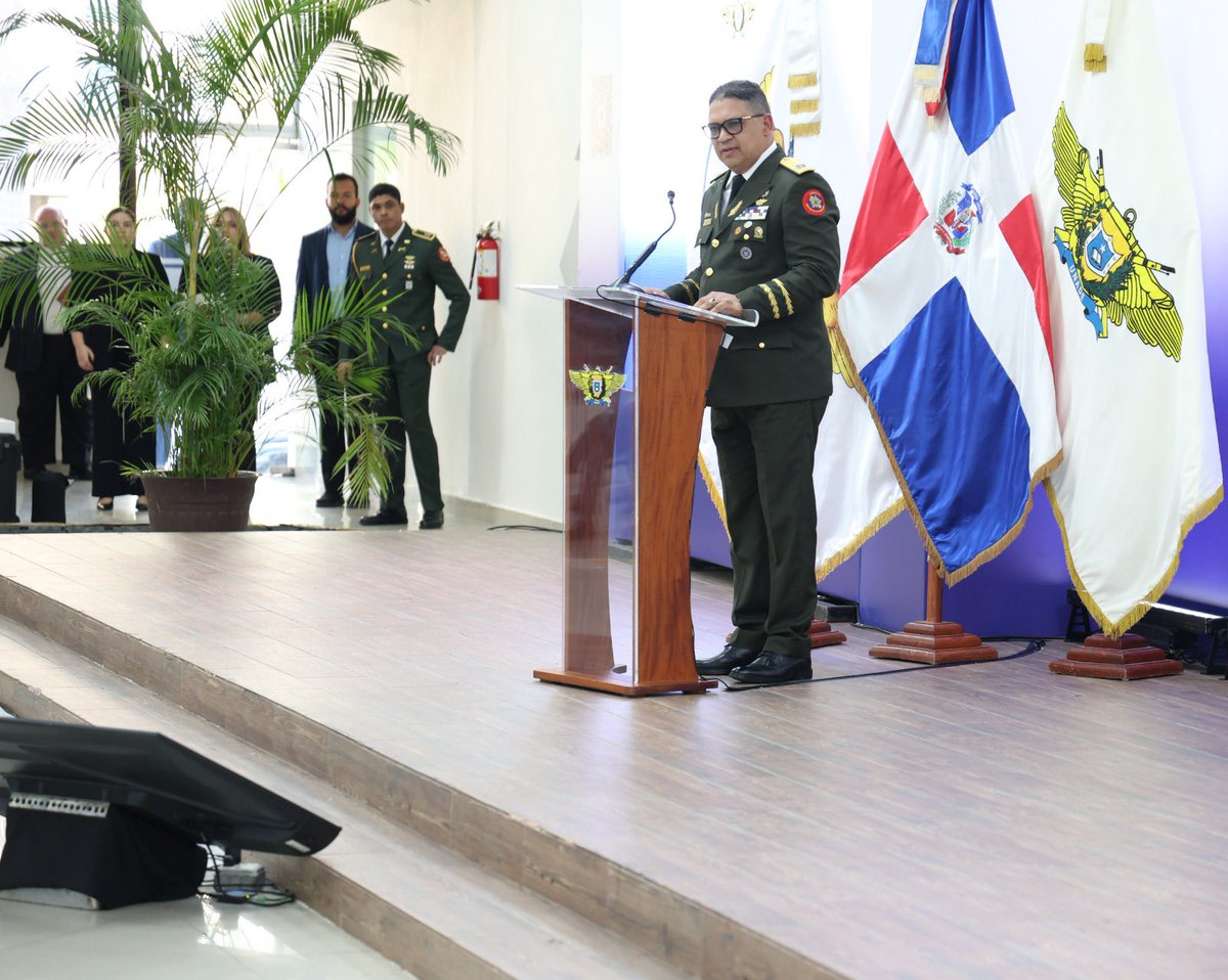 UNADE_RD's tweet image. XI Simposio Internacional UNADE 2025

Durante dos jornadas de reflexión estratégica, líderes civiles y militares, expertos nacionales e internacionales, compartieron visiones y propuestas sobre seguridad nacional, comercio y desarrollo sostenible.